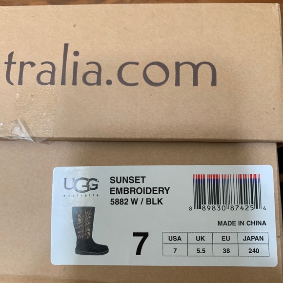 UGG Boots Size 7 - NWB - Picture 6 of 8